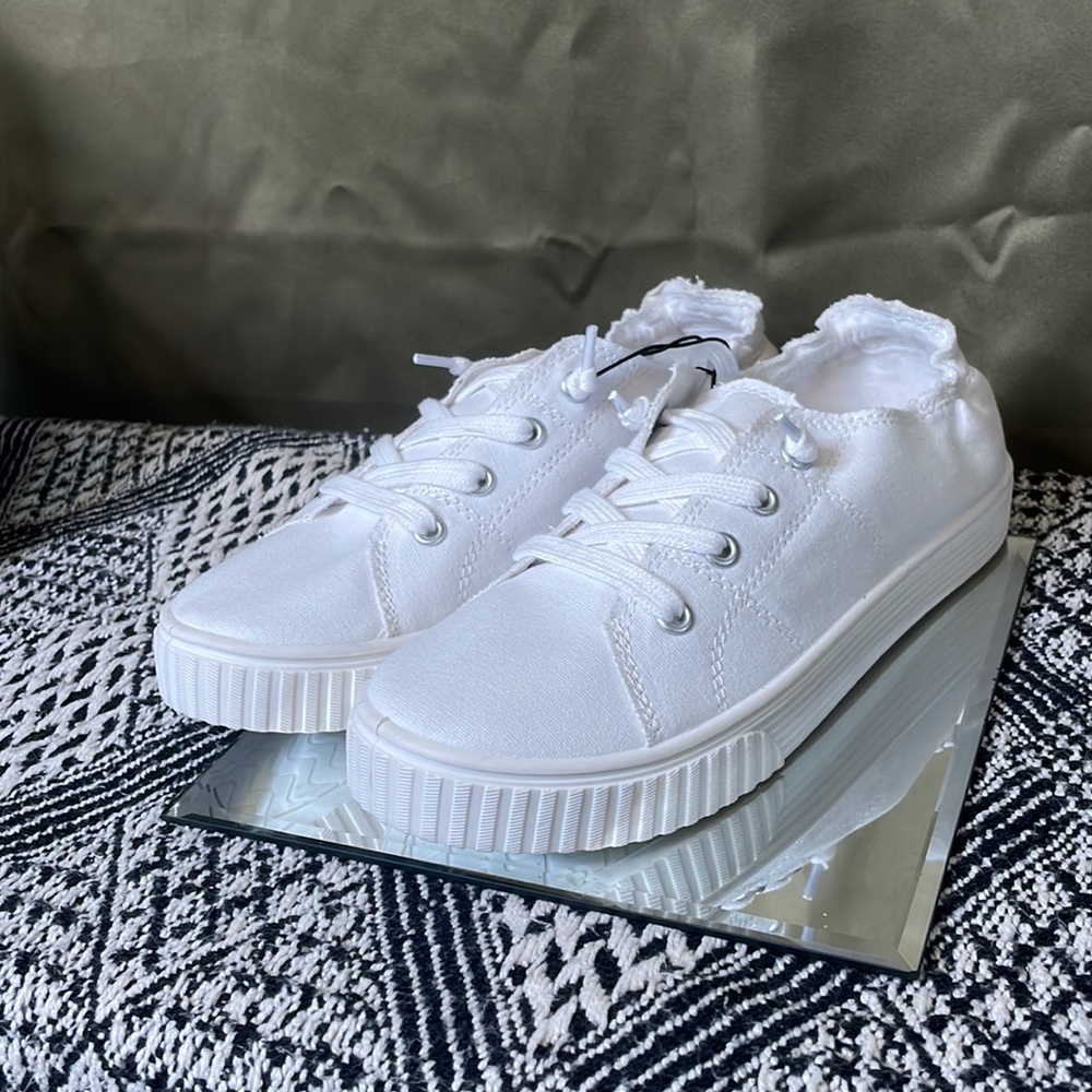 West loop white canvas sneaker